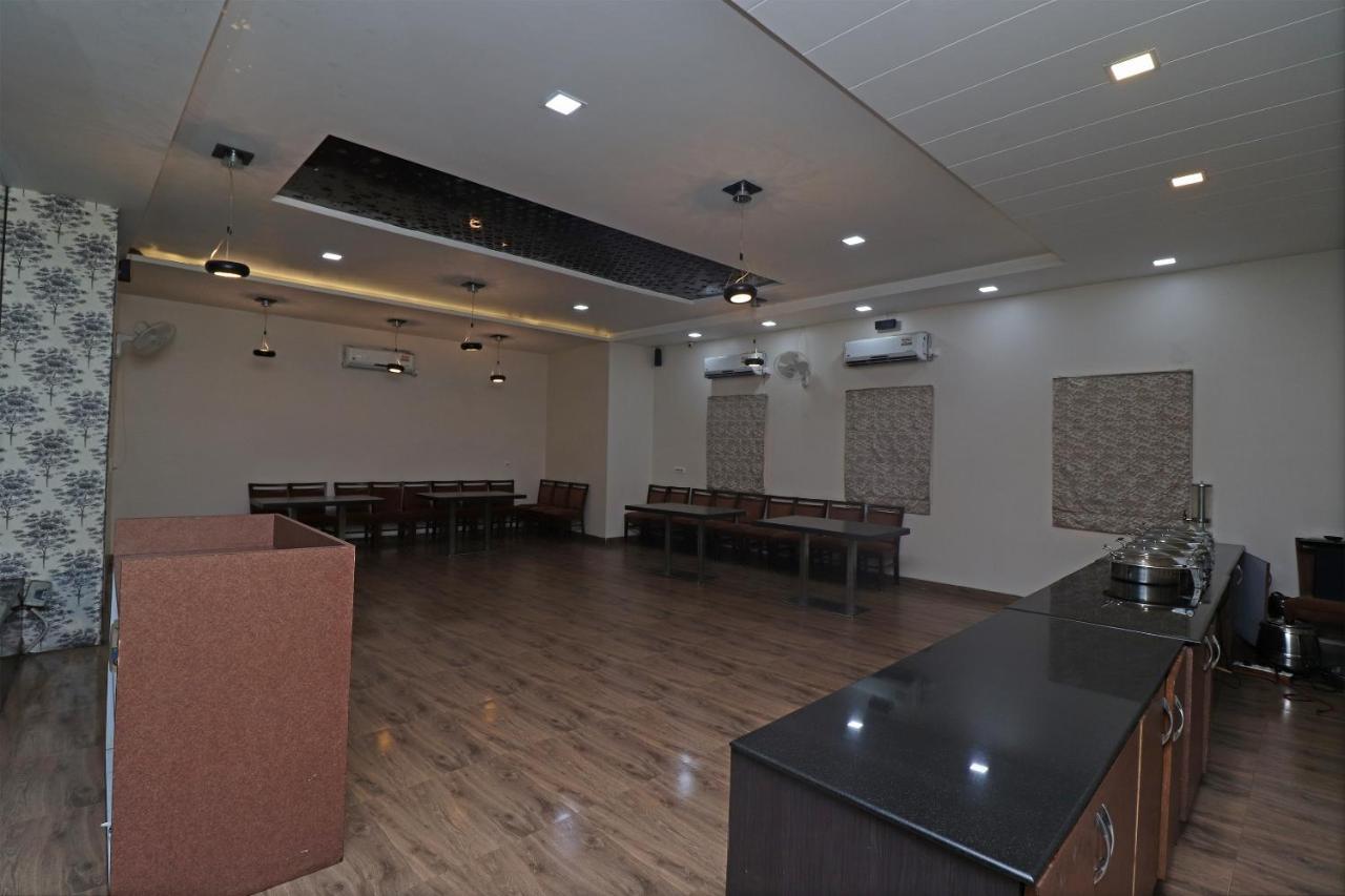 Oyo 29382 Golden Laurel Inn Deoria Экстерьер фото