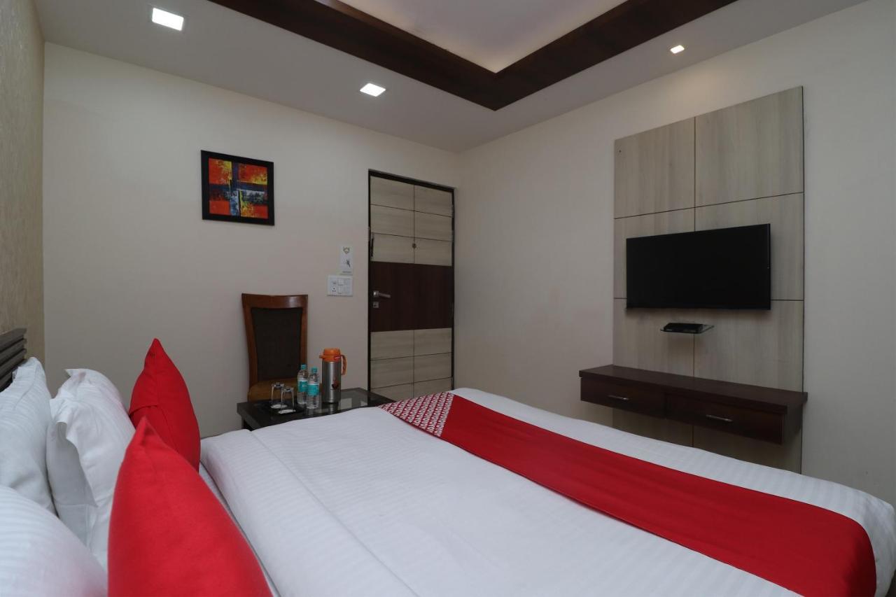 Oyo 29382 Golden Laurel Inn Deoria Экстерьер фото